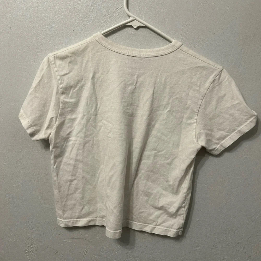 White button t-shirt - Picture 3 of 3